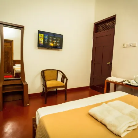 Dayanithi Guest House