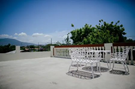 Hotel la Estacion Отели рядом с достопримечательностью «Avenia La Calzada»