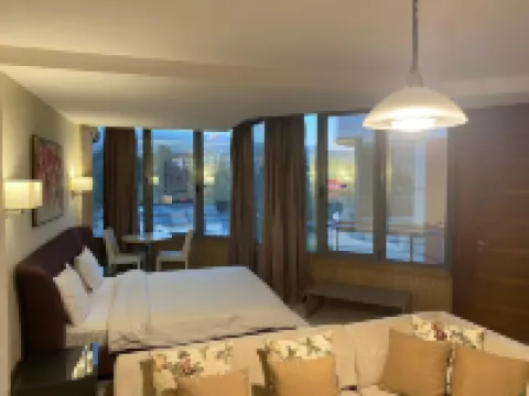 Delora Hotel and Suites Hotels in Jdita