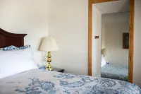 Cozy Mountain Motel  - Motels