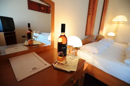 Hotel Minaret&Étterem Отели в г. Эгерский яраш