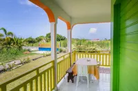 Au Jardin Debeauséjour: Gîtes, Studios ou Chambres d'hôtes au calme avec piscine proche plage à Marie-Galante en Guadeloupe Hôtels à : Grand-Bourg