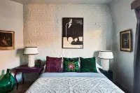 Charming 2-Bedroom Home & Garden Hotels in Auderghem