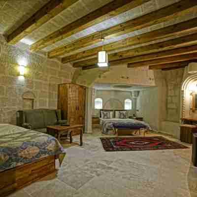 Risus Cave Suites Rooms