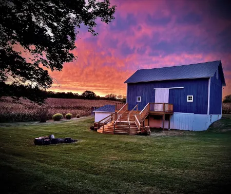 Inn Between the Lakes Отели в г. Три-Риверс