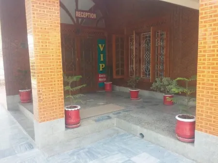 VIP Guest House Отели рядом с достопримечательностью «Университет Инжиниринг & Текнолоджи Абботтабад Кампус»