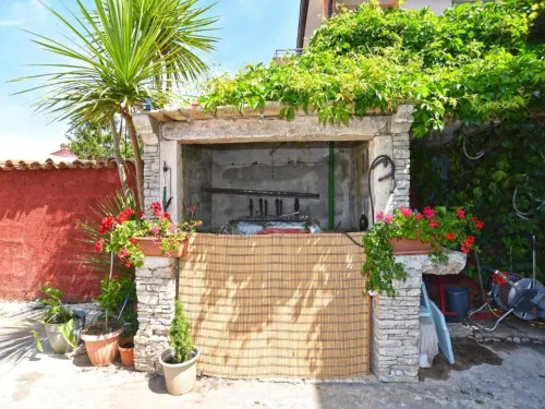 Cozy apartment with shared pool Hotels in Fazana