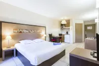Garden & City Aix En Provence - Rousset Hotels in Puyloubier