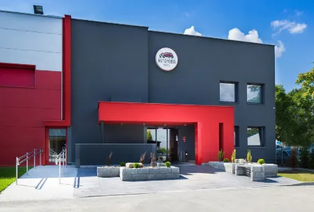 Automobil Hotel Отели в г. Величка