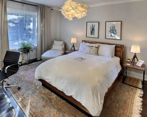 Gite du Survenant Montreal Hotels near Saint Leonard