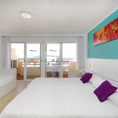 Hostal Costa Blanca Отели рядом с достопримечательностью «Пристань для яхт Ботафоч»