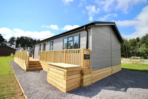 Hollicarrs - Bumblebee Lodge