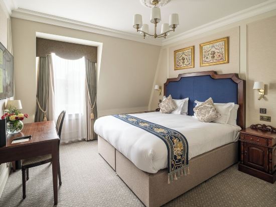 The Leonard Hotel