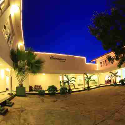 Catamaran Beach Hotel Hotel Exterior