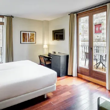 Sercotel Puerta de la Catedral Отели рядом с достопримечательностью «Сан-Эстебан»