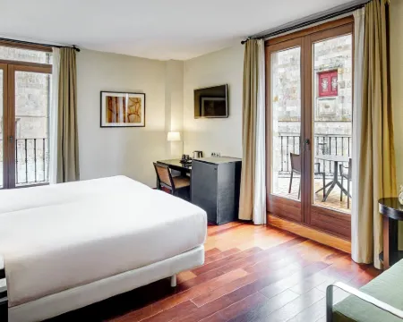 NH サラマンカ プエルタ デ ラ カテドラル サラマンカのホテル