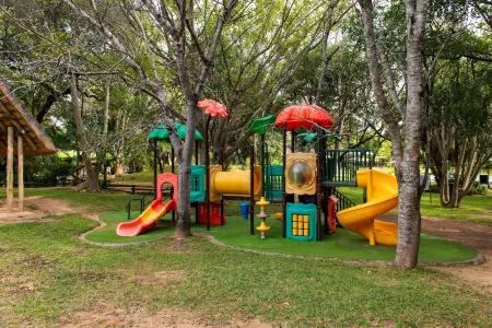 Kruger Park Lodge Unit No. 516 Отели рядом с достопримечательностью «Perry's Bridge Reptile Park»