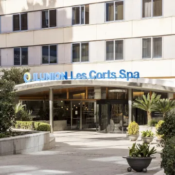 Ilunion les Corts Spa Отели рядом с достопримечательностью «Железнодорожный вокзал Саррия»