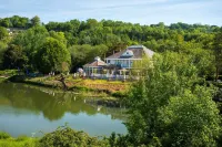 The Boathouse Hotels in Bitton