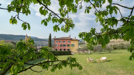 Relais Valpolicella B&B Отели рядом с достопримечательностью «Villa Mosconi Bertani»