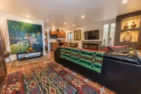 A Sunset Chateau Hotels in Sedona