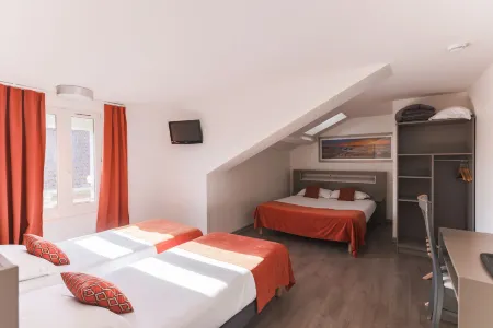 Hôtel du Centre Отели в г. Тос