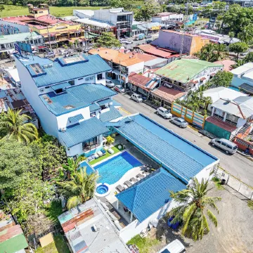 Oz Hotel & Sports Bar