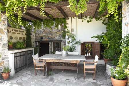 To Stefani Tis Makrinas