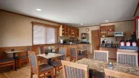 SureStay Plus Hotel by Best Western Salmon Arm - breakfast
