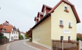 Bei Meyers Schlafen & Feiern