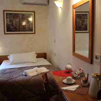 Primavera Mini Hotel Rooms