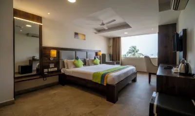 Treebo PL Grand, Vishakapatnam Hotel dekat INS Kurusura Submarine Museum