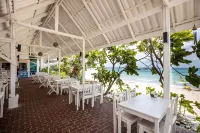 ซานาดู บีช รีสอร์ท โรงแรมในเกาะล้าน