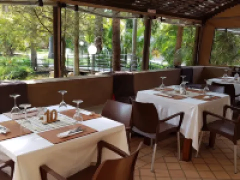 Lion's Guesthouse and the Buck&Lion Restaurant Hotels in Southern