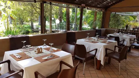 Lion's Guesthouse and the Buck&Lion Restaurant Отели в г. Groblersdal