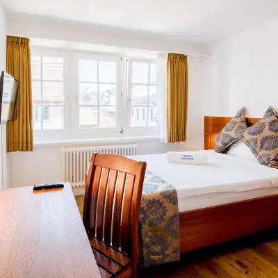 Hotel Old Town Отели рядом с достопримечательностью «Кабаре Вольтер»