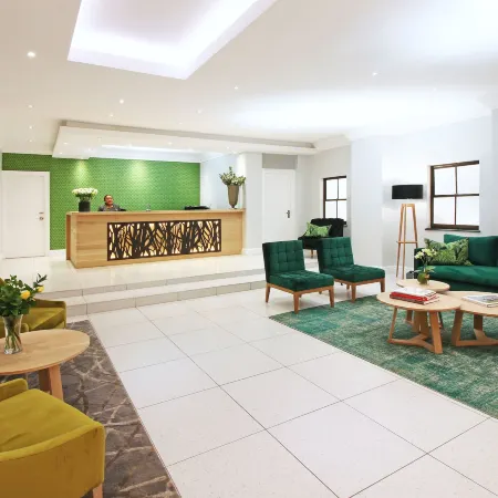 Hollow on the Square City Hotel Отели рядом с достопримечательностью «Театр «Артскейп»»
