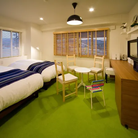 Holiday House Green Garden