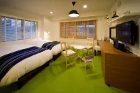 Holiday House Green Garden