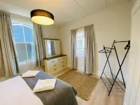 Shoreline Motel - parking