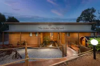 The Swan Valley Retreat Hotels near Skydive Park