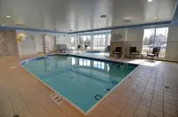 Hilton Garden Inn Toronto-Oakville - piscina
