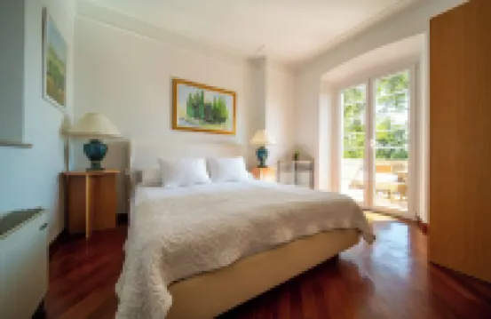 花園綠洲泳池別墅