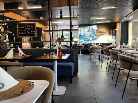 Hôtel Lacour Отели в г. Молин-ан-Керас