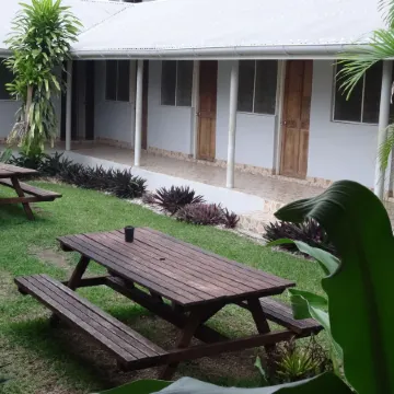 Tropicana Motel & Backpackers