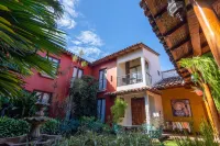 Estrada Hotel & Bistro Hotels near Avenia La Calzada