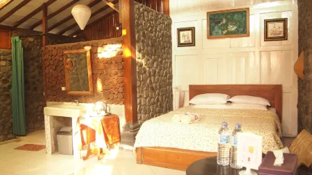 The Riverside Javanese Cottages Отели в г. Pakem