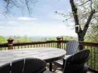 The Little Red Barn w/ Spectacular Views & Less Than 1 Mile - Blue Ridge Parkway