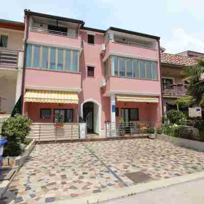 Room and Apartment Lea Hotel Exterior