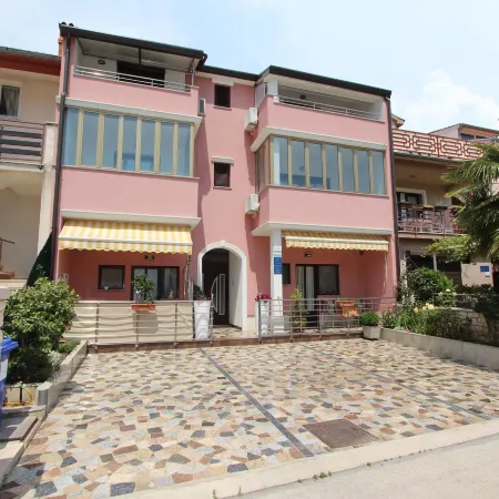Room and Apartment Lea